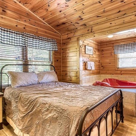 Dog Friendly, Romantic Mtn Getaway Hot Tub Pool Gatlinburg Luaran gambar