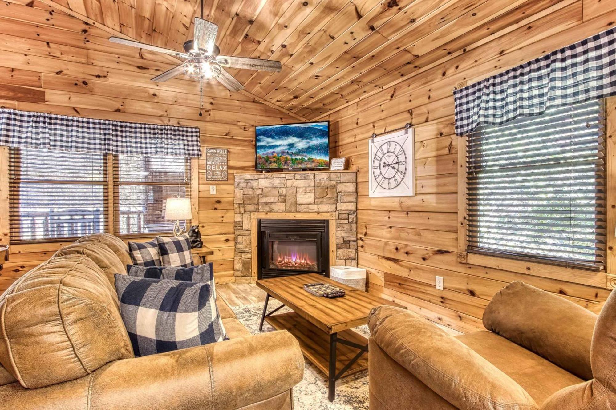 Dog Friendly, Romantic Mtn Getaway Hot Tub Pool Gatlinburg Luaran gambar